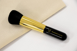 Hadakirara face brush